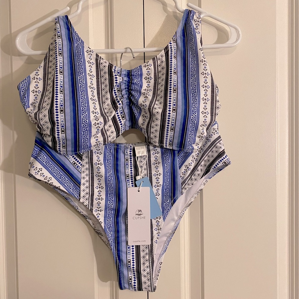 BRAND NEW Cupshe High-waisted swimsuit